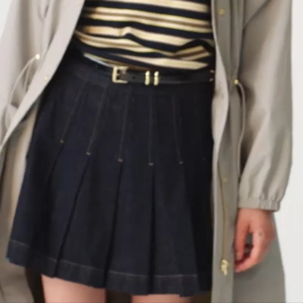 J. Crew Spazzolato Italian Leather Belt - black with gold hardware - Picture 2 of 11